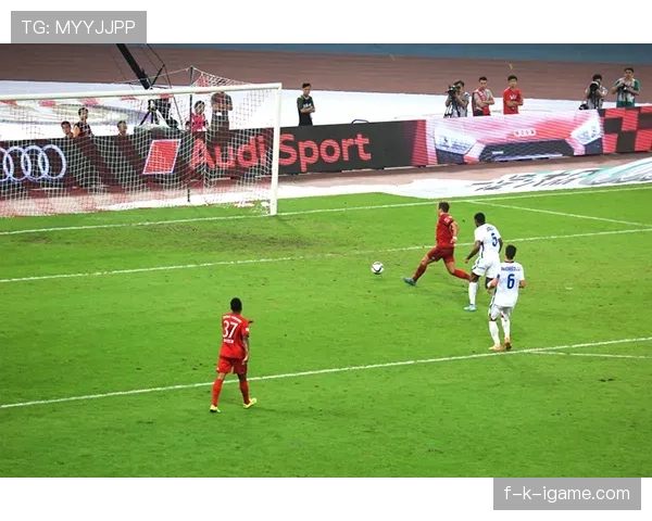 新赛季足球明星阵容揭晓，顶级球员争夺战引爆球迷关注