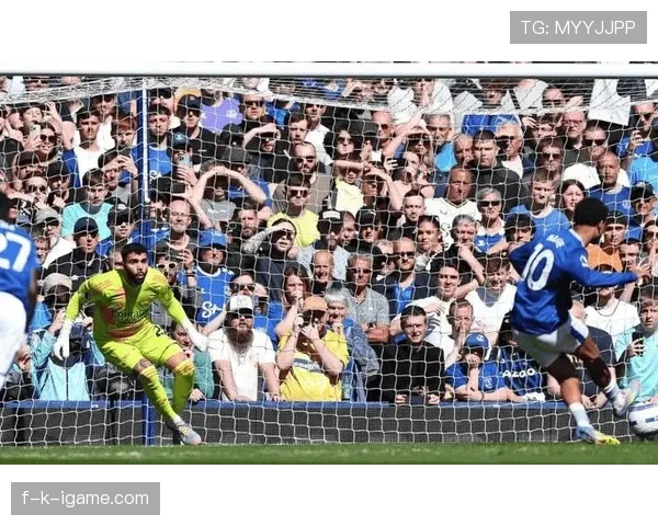 埃弗顿防线坚如磐石，稳固防守助球队力克对手全取三分