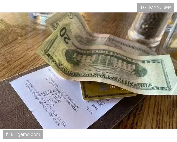 阿尔瓦雷斯这阵子花钱跟扔钱似的，普通人看账单都得吓哭